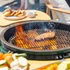 Kép 9/10 - Kerámia faszéngrill oldalpolcokkal, 52 cm ráccsal